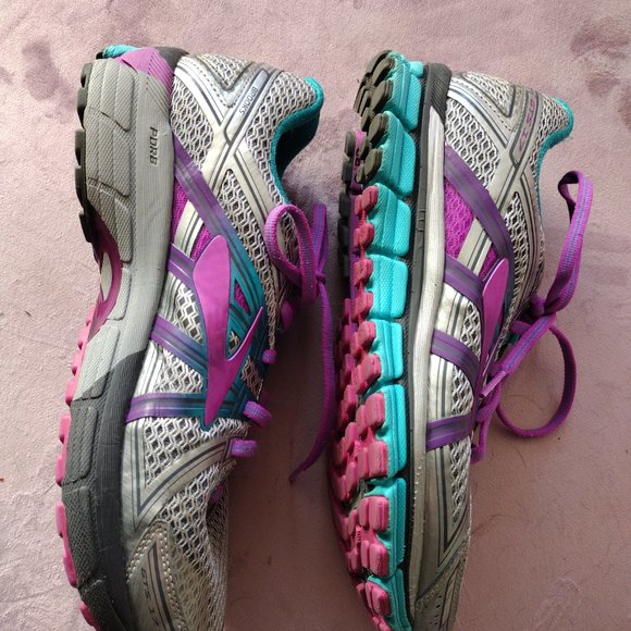 Brooks GTS 17 - Picture 2 of 5